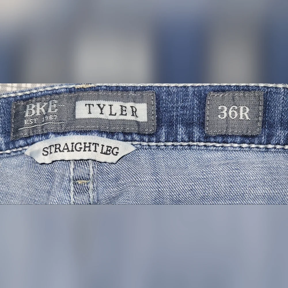BKE Tyler 36R 36X30 MENS Straight Leg Whiskered Distressed Blue Jeans Fading - Picture 6 of 8